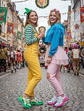 economico Sneakers da donna-Sneaker Chunky Blocco Colorato Verde e Bianco da Donna per Mardi Gras con Lacci in Cordoncino – Scarpe Platform Vivaci per Carnevale Feste anni '90 e Moda Urbana