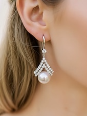 abordables Boda ACC-Pendientes colgantes de perlas artificiales para mujer, elegante diseño geométrico con detalles de cristal, estilo nupcial clásico, para novias, ceremonias de boda y eventos formales de noche.