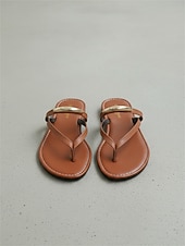 abordables Sandales à glissière-Sandales plates minimalistes pour femmes, en similicuir marron, avec bride en métal doré – idéales pour les vacances à la plage et les séjours en station balnéaire. &amp;voyageurs élégants