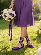 baratos Dama de honra-Sapatilhas femininas multicoloridas de cetim com amarração no tornozelo, elegantes sapatos de bico fino para damas de honra em casamentos ao ar livre no gramado.