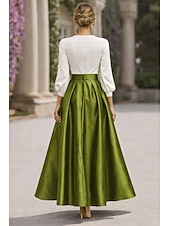 halpa Cocktailmekot-A-linja Kokopitkä Nilkkapituinen Cocktailmekot Tyylikäs Pitkähihainen V kaula-aukko Puutarhajuhlat Häät Satiini Tafti kanssa Laskokset Rypytetty