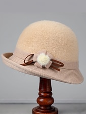 Недорогие Женские шляпы-Женская шерстяная фетровая шапка с плюшевым помпоном в виде цветка, доступна в нескольких цветах, идеально подходит для зимы и повседневной носки.