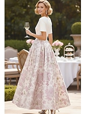 billige Ankellengde-A-linje Ankellengde Cocktail Kjole Gjestekjole til bryllup Derbykjole Kjole til brudens mor Kortermet Båthals Elegant Formell Kentucky Derby Jacquard med Plissert Fargeblokk