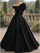 preiswerte A-Linie Abendkleider-A-Linie Bodenlang Abendkleid Ballkleid Festliche Kleidung Elegant seidig Kurzarm Schulterfrei Hochzeit Formell Tasche Satin Tiefer Wasserfall-Rückenausschnitt mit Gestickte Blume Falten
