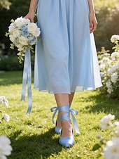 baratos Dama de honra-Sapatilhas femininas multicoloridas de cetim com amarração no tornozelo, elegantes sapatos de bico fino para damas de honra em casamentos ao ar livre no gramado.