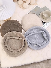 halpa Naisten hatut-Naisten pehmeä polyesterineulottu barettihattu, kevyttä villamaista lankaa, monivärinen klassinen ranskalainen tyyli jokapäiväiseen käyttöön, kaupunkiretkille, matkoille ja syksy-talvimuotiin