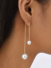 Недорогие Свадьба ACC-Женские серьги-подвески с искусственным жемчугом – материал: сплав и искусственный жемчуг, элегантный дизайн – идеально подходят для свадеб и повседневной носки.