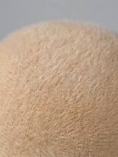 Недорогие Женские шляпы-Женская шерстяная фетровая шапка с плюшевым помпоном в виде цветка, доступна в нескольких цветах, идеально подходит для зимы и повседневной носки.