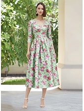 baratos Comprimento do chá-Linha A Longuette Vestido Coquetel Vestido de convidada de casamento Vestido Para Mãe dos Noivos Manga 3/4 Decote V Elegante Simples Casual Formal Cetim Elástico com Pregas Estampado