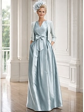 abordables Conjuntos de vestidos para mamá-Dos Piezas Corte A Hasta el Suelo Vestido Invitada Boda Vestido de Madrina Manga 3/4 Escote en Pico Elegante Brillos Y Estrellas Formal Fiesta de Boda Satén Lentejuelas Bolero incluido con Lazo(s)