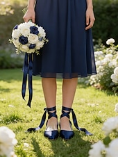 baratos Dama de honra-Sapatilhas femininas multicoloridas de cetim com amarração no tornozelo, elegantes sapatos de bico fino para damas de honra em casamentos ao ar livre no gramado.