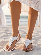 economico sposa-sandali da sposa da spiaggia con fiori bianchi da donna - infradito basse per la festa nuziale con dettagli floreali, comode scarpe da damigella per matrimoni estivi all'aperto