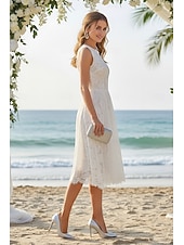  А-силуэт Ниже колена Кружевное платье Маленькое белое платье Элегантный стиль Маленькие белые платья Без рукавов Вырез под горло Свадьба с Кружева Плиссировка