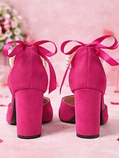 voordelige Pumps met blokhak-Dames pumps met enkelbandje, enkels, spitse neus en blokhak van suède met parels, perfect voor een date op Valentijnsdag.