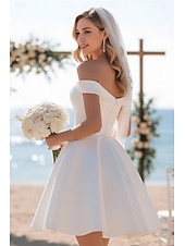billiga Små vita klänningar-A-linje Sjöjungfru trumpet Kort mini Satängklänning Hemkomstklänning Bröllopsklänningar Brudklänningar Brudklänning Liten vit klänning Ärmlös Hjärtformad urringning Bröllop Gradering Satäng med