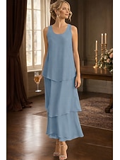 baratos Comprimento do tornozelo-Tubinho Até o Tornozelo Vestido de convidada de casamento Vestido formal Tiered Dress Vestido Para Mãe dos Noivos Sem Manga Decote V Elegante Simples Convidado do casamento Semi formal Chiffon com
