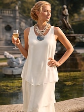 baratos Comprimento do tornozelo-Tubinho Até o Tornozelo Vestido de convidada de casamento Vestido formal Tiered Dress Vestido Para Mãe dos Noivos Sem Manga Decote V Elegante Simples Convidado do casamento Semi formal Chiffon com