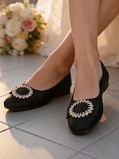 Χαμηλού Κόστους Μητέρα της Νύφης/του Γαμπρού-Γυναικεία μαύρα φλατ παπούτσια με αγκράφα και στρας, κομψά χαμηλοτάκουνα παπούτσια για τη μητέρα της νύφης σε ρουστίκ γάμους σε αχυρώνα