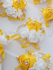 abordables Boda ACC-Ramillete de muñeca de rosas para mujer, flor de cinta de poliéster con pulsera elástica de perlas falsas, varios colores, accesorio elegante para damas de honor y novias para bodas, bailes de graduación y eventos formales.