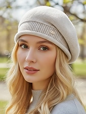 halpa Naisten hatut-Naisten pehmeä polyesterineulottu barettihattu, kevyttä villamaista lankaa, monivärinen klassinen ranskalainen tyyli jokapäiväiseen käyttöön, kaupunkiretkille, matkoille ja syksy-talvimuotiin