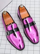 baratos Mocassins-Sapatos masculinos de couro envernizado rosa com fivela e detalhes em preto - sapatos sociais modernos para eventos sofisticados e casamentos.