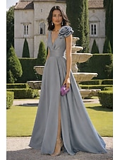 economico Abiti da Sera a Linea A-Linea ad A Lunghezza al pavimento Abito da ballo con mantello Abito da Sera Abito formale Elegante Spacco Alto Setoso Senza Maniche Scollo a V Matrimonio Formale Mantelle Raso con Fiore ricamato