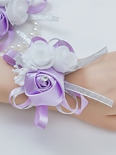 abordables Boda ACC-Ramillete de muñeca de rosas para mujer, flor de cinta de poliéster con pulsera elástica de perlas falsas, varios colores, accesorio elegante para damas de honor y novias para bodas, bailes de graduación y eventos formales.