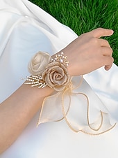 baratos Casamento ACC-Conjunto de corsage feminino em poliéster para casamento, com flor de pulso para dama de honra em tons de champanhe e branco e boutonnière para padrinho, estilo elegante e romântico para cerimônias de casamento, noivado e eventos formais.