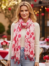 abordables Foulards pour femmes-Écharpe légère en polyester à imprimé cœurs avec pompons, douce et romantique, idéale pour la Saint-Valentin, les soirées en amoureux, le quotidien et les superpositions de saison.