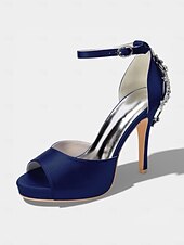 preiswerte Braut-Elegante Brautsandalen aus elfenbeinfarbenem Satin mit Knöchelriemen und Kristallverzierung an der Ferse – perfekt für eine Hochzeit in der Stadt.