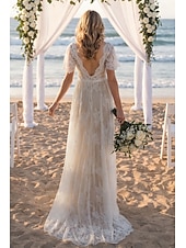economico Abiti da sposa-Matrimonio in spiaggia Abiti da sposa sexy in spiaggia in colore Abiti da matrimonio Boho A-Line Collo a V Manica corta Strascico  Spazzola Pizzo Abiti da sposa con sleghe  nastri Nastro  Nastro