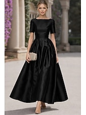  A-linja Polven yli Cocktailmekot Tyylikäs Lyhythihainen Venekaula-aukko Puutarhajuhlat Häät Tafti Joustava satiini kanssa Laskokset