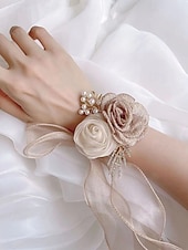 baratos Casamento ACC-Conjunto de corsage feminino em poliéster para casamento, com flor de pulso para dama de honra em tons de champanhe e branco e boutonnière para padrinho, estilo elegante e romântico para cerimônias de casamento, noivado e eventos formais.