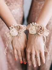 baratos Casamento ACC-Conjunto de corsage feminino em poliéster para casamento, com flor de pulso para dama de honra em tons de champanhe e branco e boutonnière para padrinho, estilo elegante e romântico para cerimônias de casamento, noivado e eventos formais.