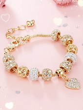 levne Dámský náramek-Dámský náramek s přívěskem ve tvaru srdce z lehké slitiny s třpytivými kubickými zirkony, ideální jako dárek k Valentýnu nebo pro každodenní nošení.