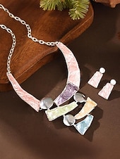 Χαμηλού Κόστους Γυναικείο Κολιέ-Γυναικείο σετ κολιέ και σκουλαρίκια από μποέμικο κράμα, πολύχρωμα γεωμετρικά κοσμήματα με υφή, κομψά αξεσουάρ boho στυλ για γυναίκες, ιδανικά για casual ντύσιμο, διακοπές, φεστιβάλ και πάρτι