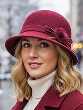 Недорогие Женские шляпы-Женская шерстяная фетровая шапка с плюшевым помпоном в виде цветка, доступна в нескольких цветах, идеально подходит для зимы и повседневной носки.