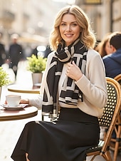 abordables Bufandas de mujer-Elegante bufanda geométrica de poliéster para mujer, elegante chal negro y marrón para desplazamientos y uso diario informal, suave y ligero, ideal para la oficina y viajes, accesorio versátil para todas las estaciones.