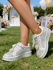 abordables mariée-Baskets de mariée argentées à lacets et strass pour femme, chaussures de mariage confortables et scintillantes pour une cérémonie en extérieur dans un jardin.