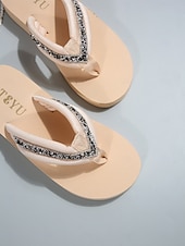 billiga Slide Sandaler-Damflip-flops med glittriga strassdetaljer - eleganta beige sandaler med kristalldetaljer, bekväma platåsandaler för sommarsemester, avkoppling vid poolen &amp;öresor