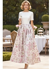 billige Ankellengde-A-linje Ankellengde Cocktail Kjole Gjestekjole til bryllup Derbykjole Kjole til brudens mor Kortermet Båthals Elegant Formell Kentucky Derby Jacquard med Plissert Fargeblokk