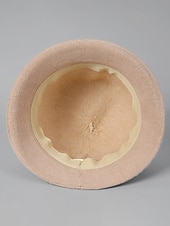 Недорогие Женские шляпы-Женская шерстяная фетровая шапка с плюшевым помпоном в виде цветка, доступна в нескольких цветах, идеально подходит для зимы и повседневной носки.