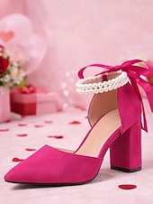 voordelige Pumps met blokhak-Dames pumps met enkelbandje, enkels, spitse neus en blokhak van suède met parels, perfect voor een date op Valentijnsdag.
