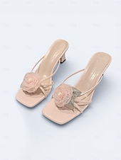 economico Donne-sandali da donna con tacco a blocco e stampa floreale color cipria, eleganti scarpe da damigella con cinturini per matrimoni in giardino