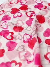 abordables Foulards pour femmes-Écharpe légère en polyester à imprimé cœurs avec pompons, douce et romantique, idéale pour la Saint-Valentin, les soirées en amoureux, le quotidien et les superpositions de saison.