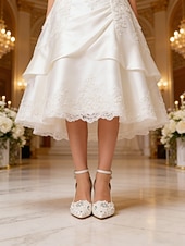 preiswerte Braut-Elfenbeinfarbene Brautschuhe aus Satin mit Knöchelriemen – spitze D’Orsay-Stilettos, florale Spitzen-, Perlen- und Strass-Hochzeitsschuhe für Zeremonie und Empfang