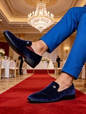 abordables Mocasines-Mocasines de terciopelo azul marino para hombre: zapatos sin cordones modernos y cómodos para bodas y fiestas.