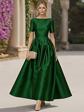  A-linja Polven yli Cocktailmekot Tyylikäs Lyhythihainen Venekaula-aukko Puutarhajuhlat Häät Tafti Joustava satiini kanssa Laskokset