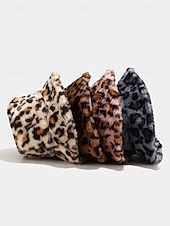 levne Dámské klobouky-Dámská čepice s leopardím potiskem a umělou kožešinou – více barev, polyesterový materiál, moderní a pohodlná na běžné nošení i do zimy