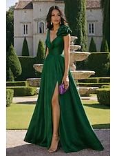 economico Abiti da Sera a Linea A-Linea ad A Lunghezza al pavimento Abito da ballo con mantello Abito da Sera Abito formale Elegante Spacco Alto Setoso Senza Maniche Scollo a V Matrimonio Formale Mantelle Raso con Fiore ricamato